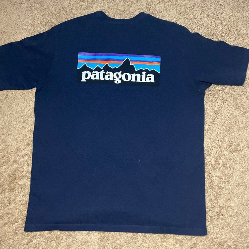 Patagonia Men's Navy Blue Short Sleeve T-Shirt Size Large - Picture 2 of 4